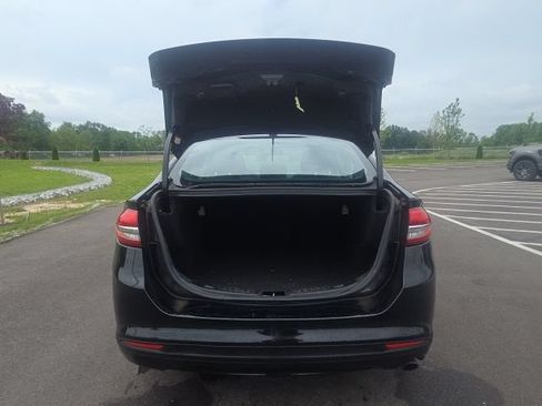 Used 2017 Ford Fusion SE FWD image 11
