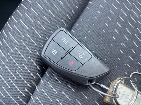 Used 2025 Chevrolet Equinox LT FWD image 24