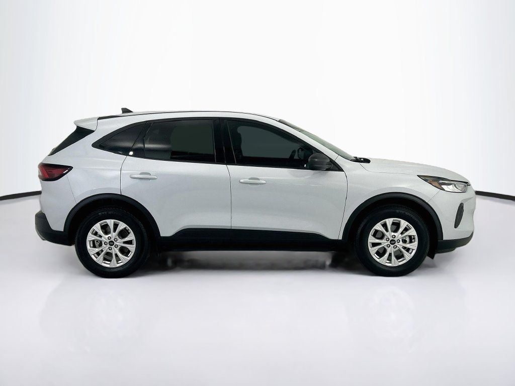 Used 2025 Ford Escape Active w/ Tech Pack #1 FWD image 4