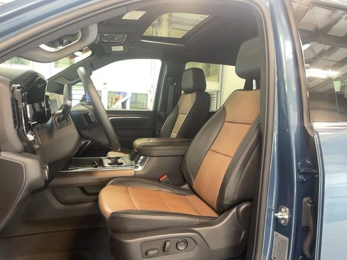 Used 2024 Chevrolet Silverado 3500 High Country w/ Technology Package image 6