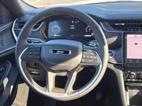 New 2025 Jeep Grand Cherokee Limited image 15