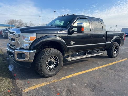 Used 2015 Ford F250 Lariat w/ Lariat Ultimate Package image 2
