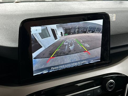 Used 2020 Ford Escape SE image 18