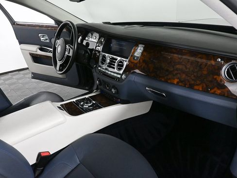 Used 2010 Rolls-Royce Ghost image 22