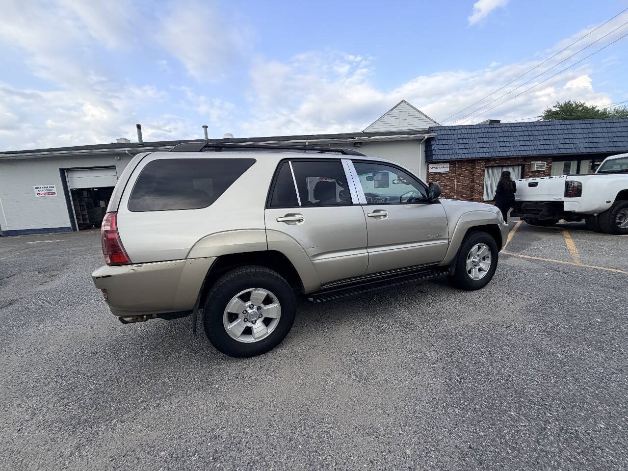 Used 2004 Toyota 4Runner SR5 AWD/4WD image 19