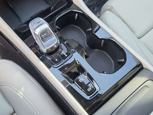 New 2026 Volvo XC40 B5 Ultra w/ Climate Package image 17