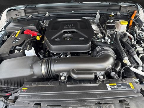 Used 2024 Jeep Wrangler Unlimited Sahara w/ Technology Group AWD/4WD image 46