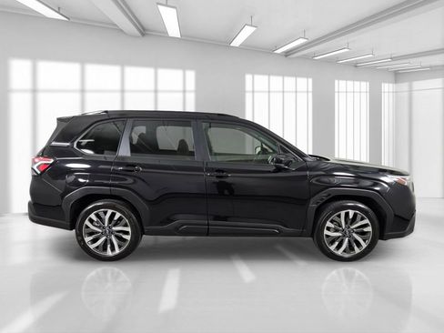 Used 2025 Subaru Forester Touring AWD/4WD image 9