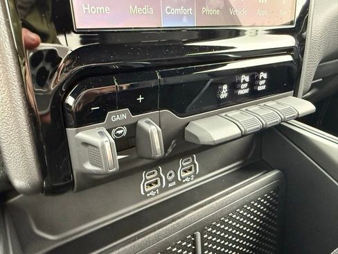 New 2025 RAM 1500 Big Horn AWD/4WD image 23