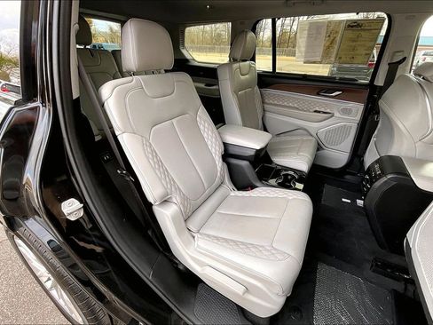 Used 2021 Jeep Grand Cherokee L Summit w/ Luxury Tech Group V image 27