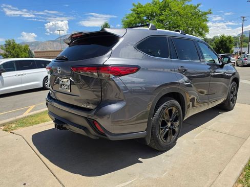 Used 2022 Toyota Highlander XLE AWD/4WD image 5