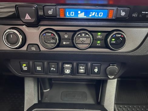 Used 2018 Toyota Tacoma TRD Off-Road AWD/4WD image 15