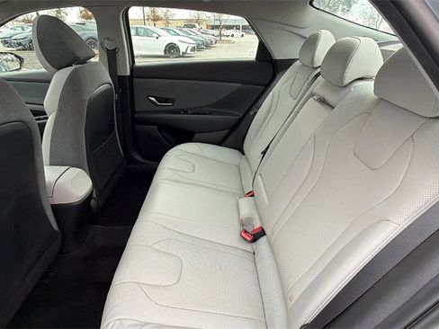 Used 2023 Hyundai Elantra Limited image 24