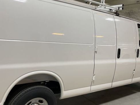 Used 2025 Chevrolet Express 2500 Extended w/ Communications Package image 5