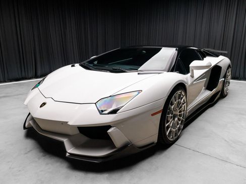 Used 2013 Lamborghini Aventador LP 700-4 image 11