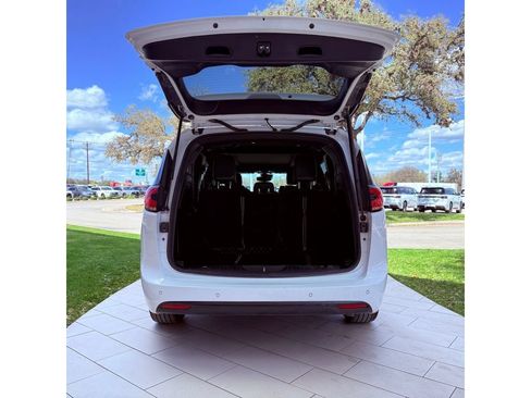 Used 2025 Chrysler Pacifica Limited FWD image 32