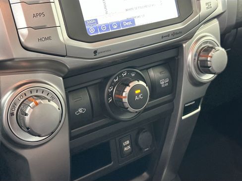 Used 2019 Toyota 4Runner SR5 Premium image 18