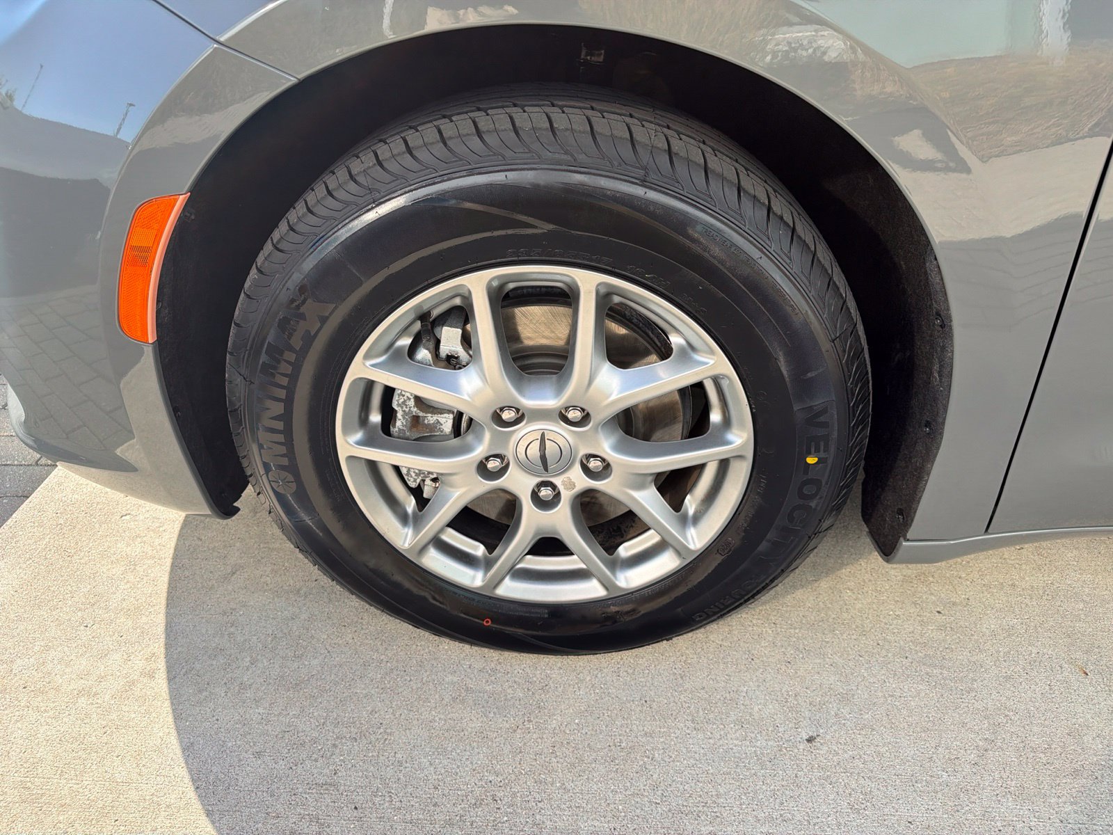 Used 2021 Chrysler Pacifica Touring w/ Cold Weather Group FWD image 7