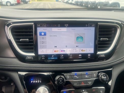 New 2026 Chrysler Pacifica Select image 22