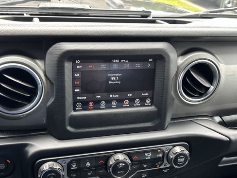 Used 2019 Jeep Wrangler Unlimited Sahara w/ Cold Weather Group AWD/4WD image 18