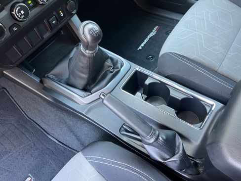 Used 2020 Toyota Tacoma TRD Sport AWD/4WD image 23