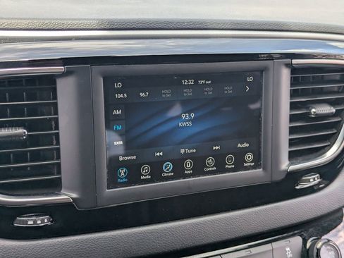 Used 2020 Chrysler Pacifica Touring w/ S Appearance Package FWD image 24