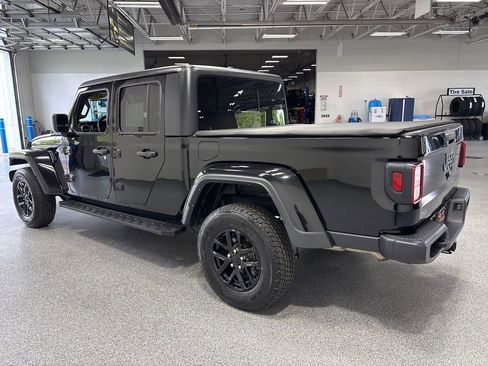 Used 2023 Jeep Gladiator Sport AWD/4WD image 5