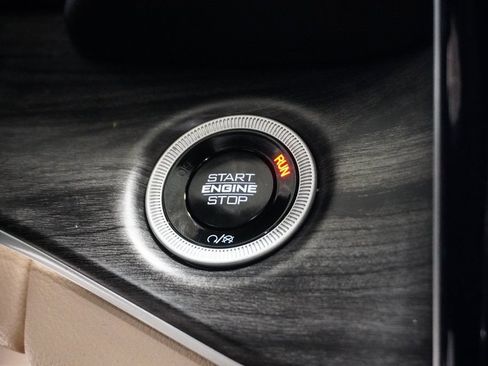 Certified 2024 Jeep Grand Cherokee Limited w/ Luxury Tech Group II image 24