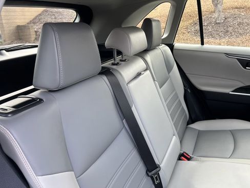 Used 2022 Toyota RAV4 XLE Premium image 21