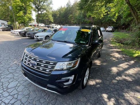 Used 2017 Ford Explorer XLT w/ Equipment Group 201A AWD/4WD image 15