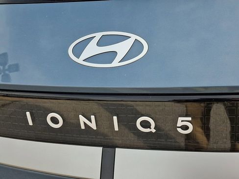 Used 2025 Hyundai Ioniq 5 SEL image 32