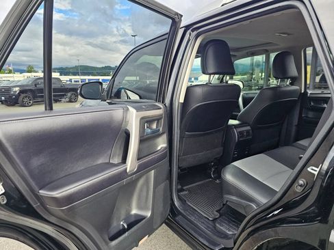 Used 2018 Toyota 4Runner SR5 Premium AWD/4WD image 15
