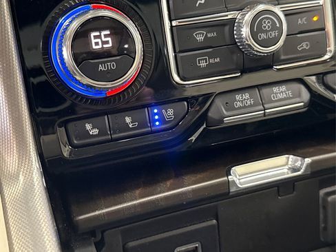 Used 2022 GMC Yukon Denali image 47