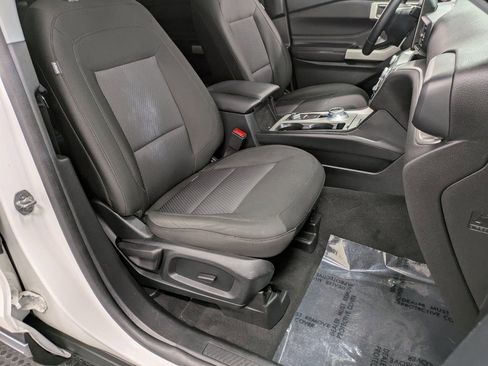 Used 2022 Ford Explorer XLT image 28