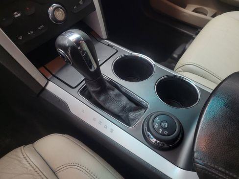 Used 2014 Ford Explorer XLT w/ Equipment Group 202A image 26