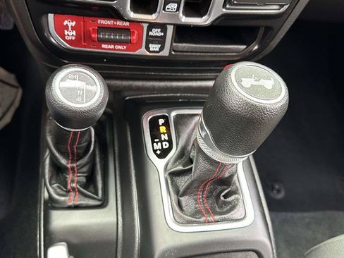 Used 2022 Jeep Wrangler Unlimited Rubicon w/ Dual Top Group AWD/4WD image 21