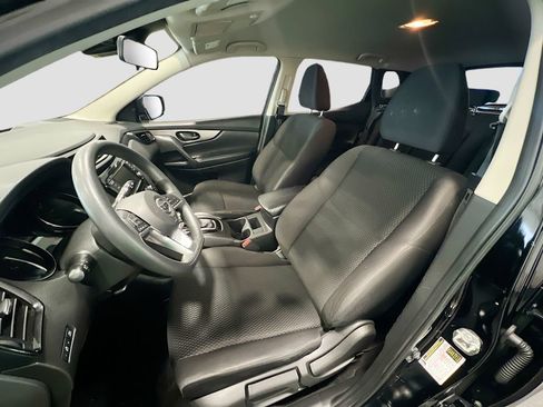 Used 2020 Nissan Rogue Sport S image 17