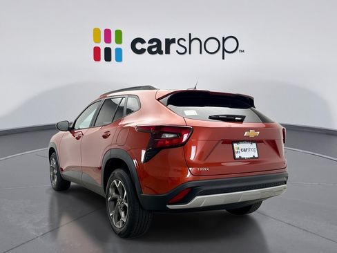 Used 2024 Chevrolet Trax LT w/ Driver Confidence Package FWD image 3