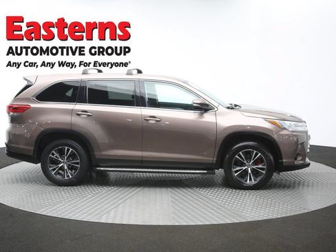 Used 2019 Toyota Highlander LE FWD image 44