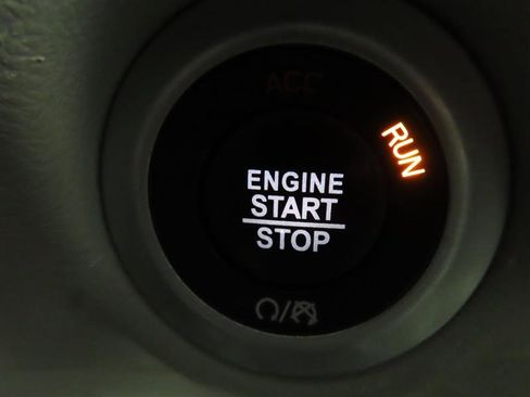 Used 2024 Chrysler Pacifica Touring-L FWD image 19