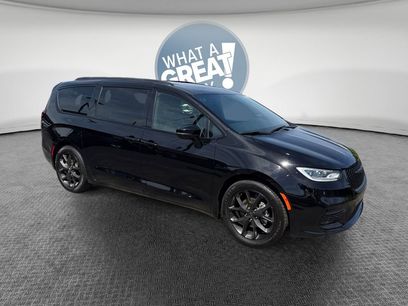 Used 2025 Chrysler Pacifica Limited