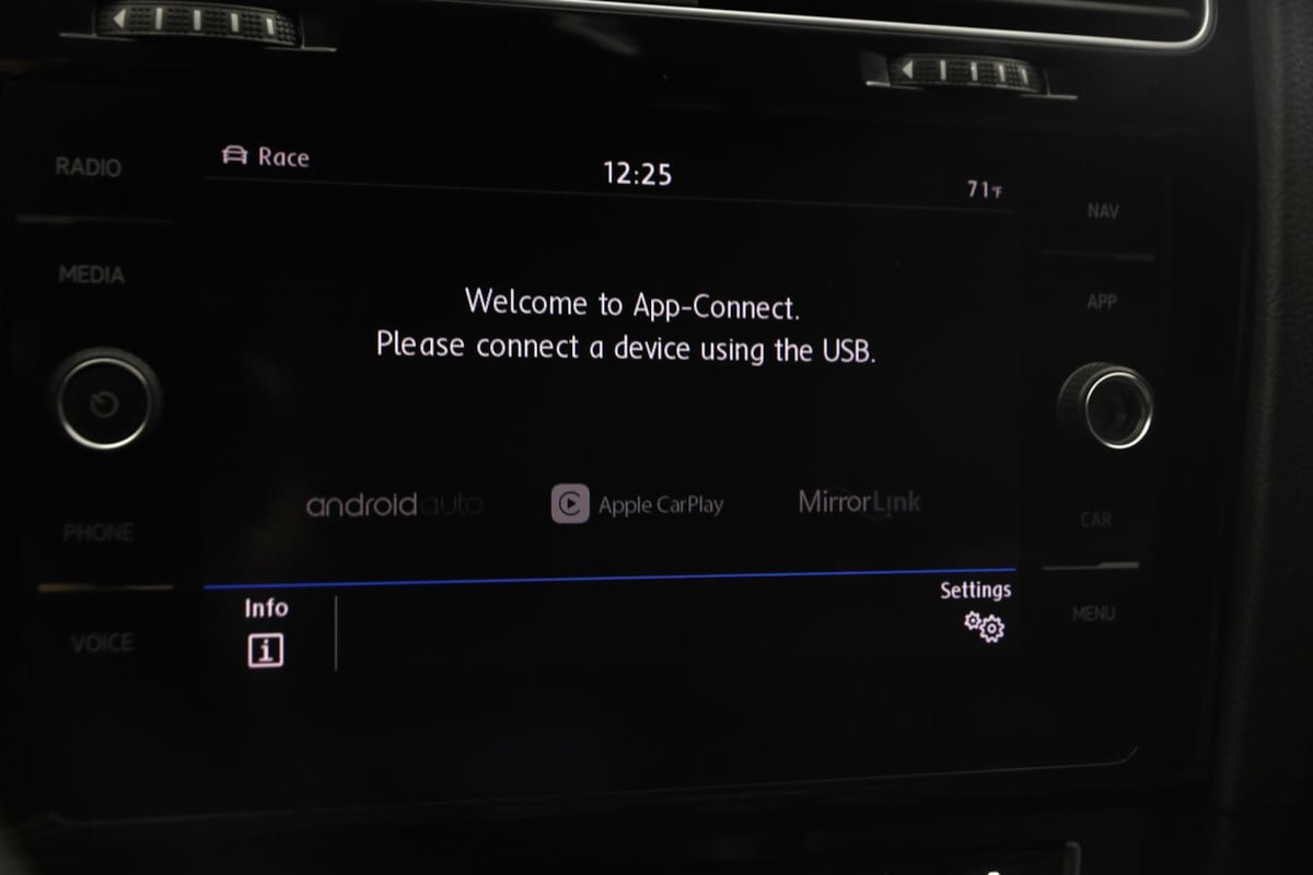 Used 2019 Volkswagen Golf 4-Door AWD/4WD image 10