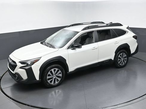 Used 2025 Subaru Outback Premium AWD/4WD image 43