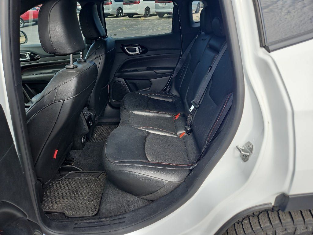 Used 2025 Jeep Compass Trailhawk AWD/4WD image 6