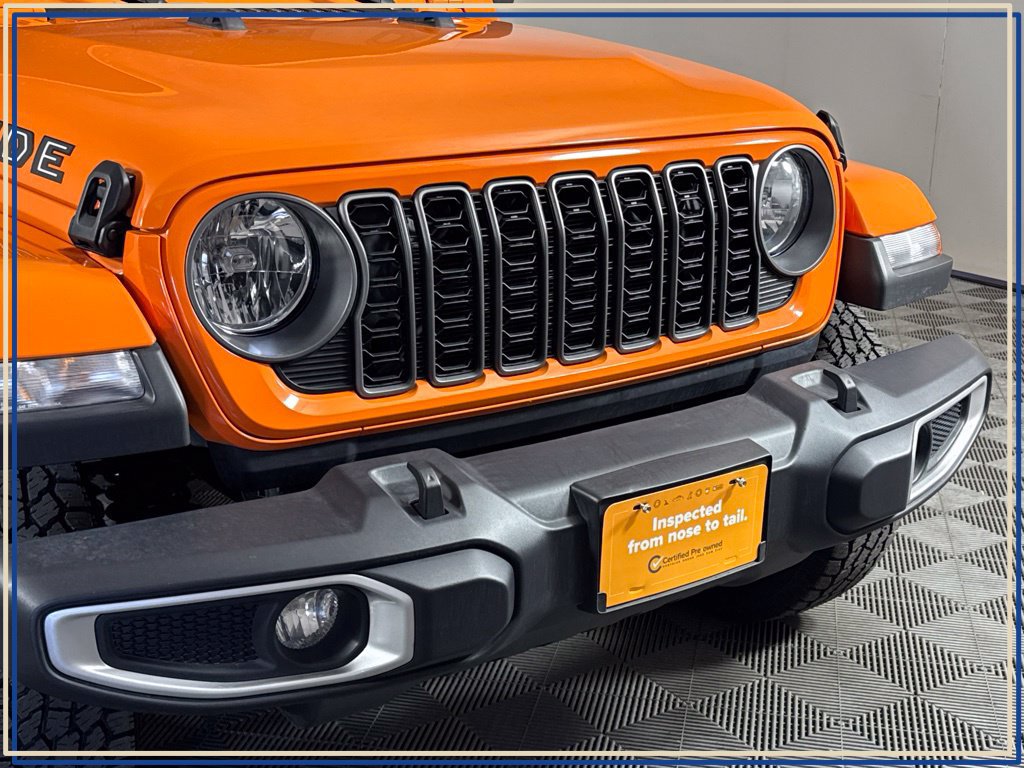 Certified 2025 Jeep Gladiator Sport AWD/4WD image 4