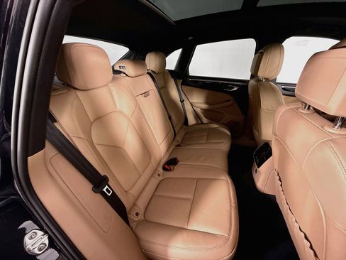 Certified 2026 Porsche Macan AWD/4WD image 28