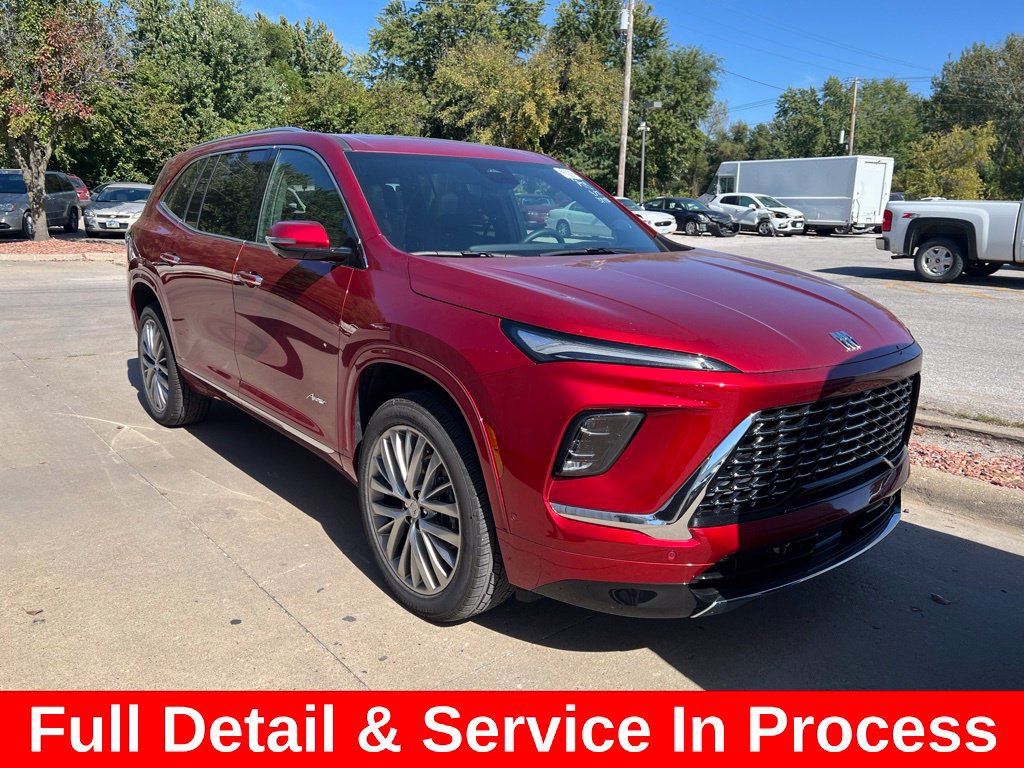 Used 2026 Buick Enclave Avenir w/ Super Cruise Package AWD/4WD image 2