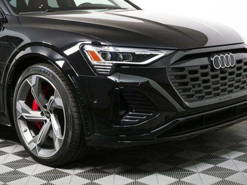 Used 2024 Audi SQ8 e-tron Premium Plus w/ Black Optic Package AWD/4WD image 39