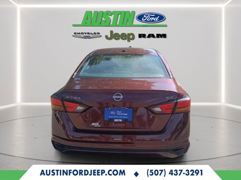 Used 2024 Nissan Altima 2.5 SV image 4