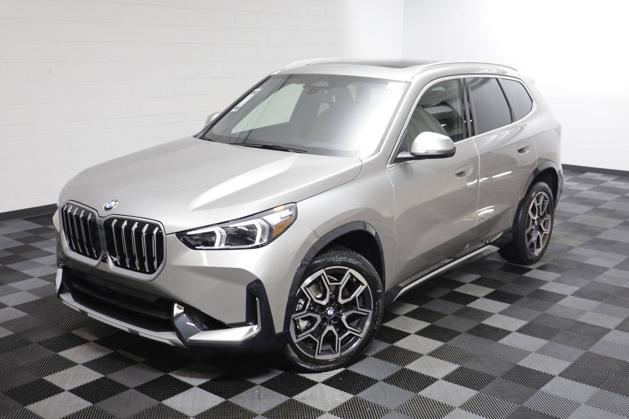 New 2027 BMW X1 xDrive28i AWD/4WD image 2